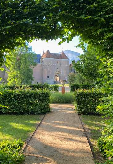 2021-06-Ainay-chateau-poterne-IMG_1798.jpg