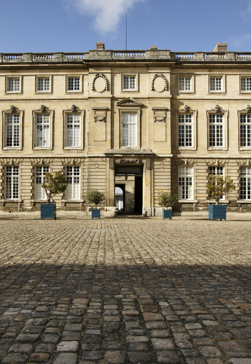 Palais de Compiègne, façade du palais côté ville.jpg